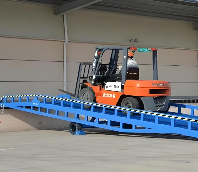 中卫移动式卸货平台（叉车用）